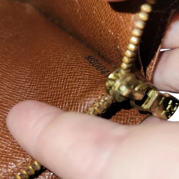 Louis Vuitton Monogram Leather Sarah Wallet - Picture 3 of 16